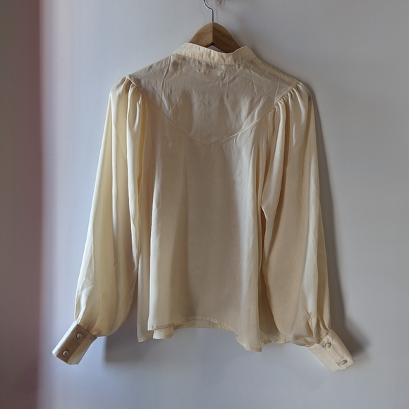 Cream blouse with puffy sleeves - Picture 6 of 6